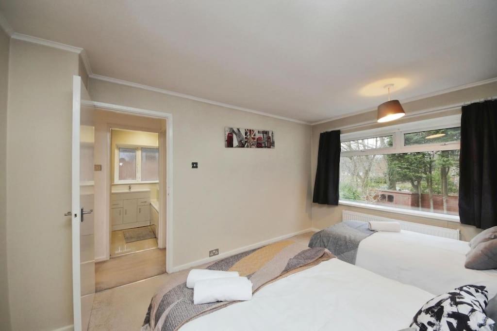 Beautiful Home Close To Town Free Netflix, Wifi โซลิฮัล ภายนอก รูปภาพ
